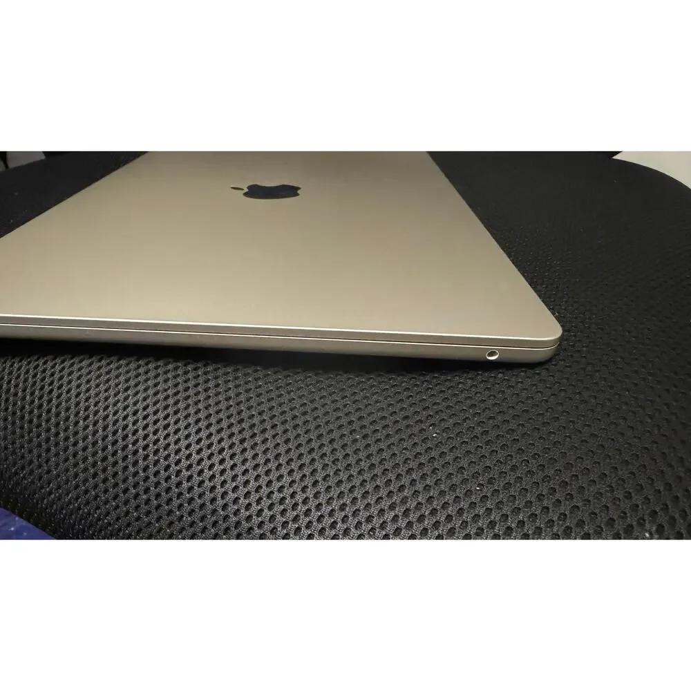 Apple MacBook Air 15in M3 2024 256GB 8GB Ram Starligh Excellent